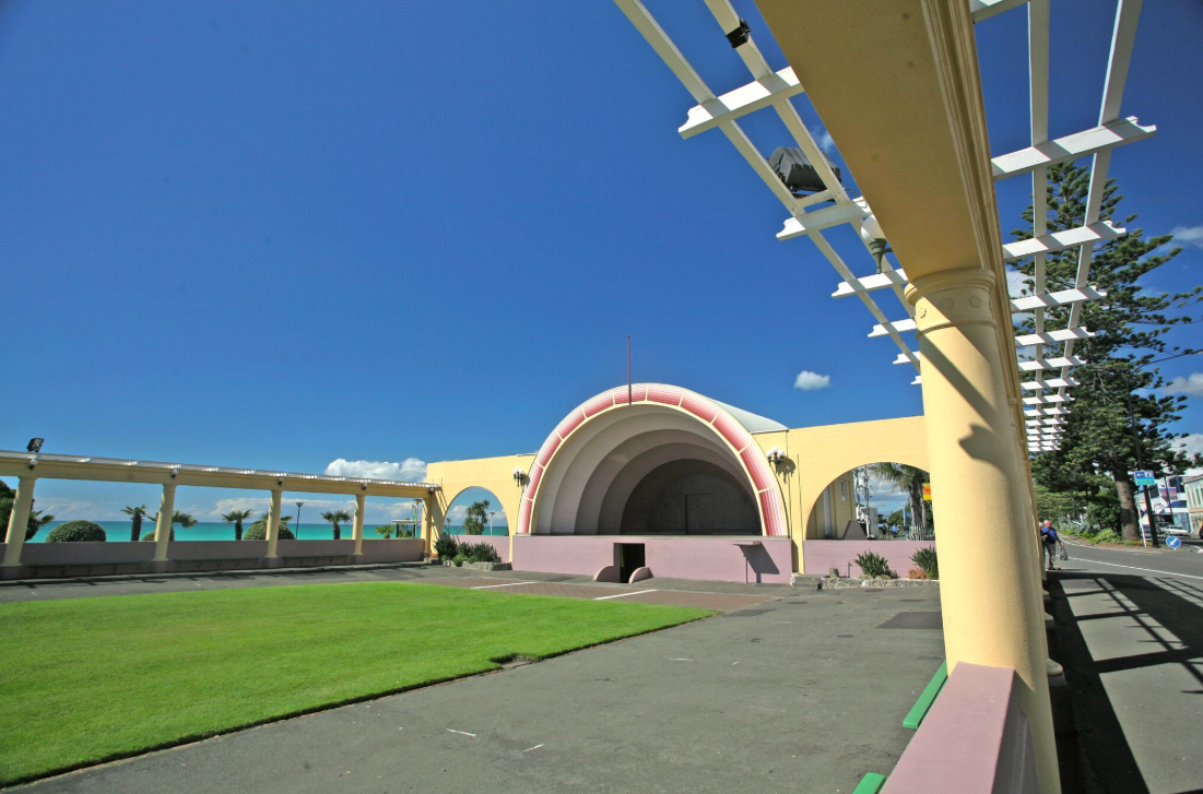 L’espace dédié aux spectacles et aux concerts, sur le front de mer de Napier, est, lui aussi, inspiré par la période Art Déco. Ça n’est pas Woodstock, mais c’est sympa…