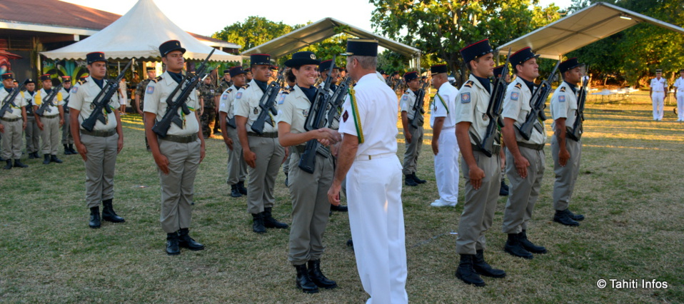 Ces 15 réservistes polynésiens ont été élevés au rang de sergents après avoir été formés à Tahiti