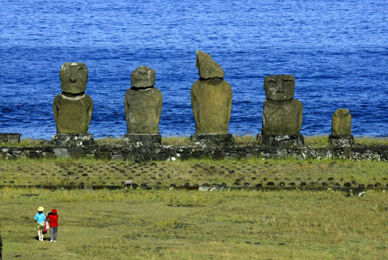 Le Chili limite l'accès à l'île de Pâques, menacée par la surfréquentation touristique