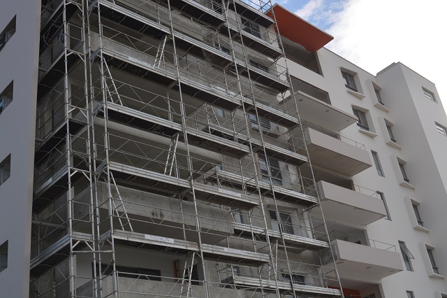 Si vous craignez de ne pas repérer des malfaçons éventuelles et préférez être accompagné d'un spécialiste, vous pouvez faire appel à un huissier pour réaliser l'état des lieux avec le maitre de construction.