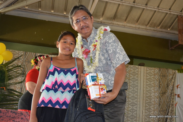 25 enfants de Arue recevront leurs cartables ce mercredi matin.