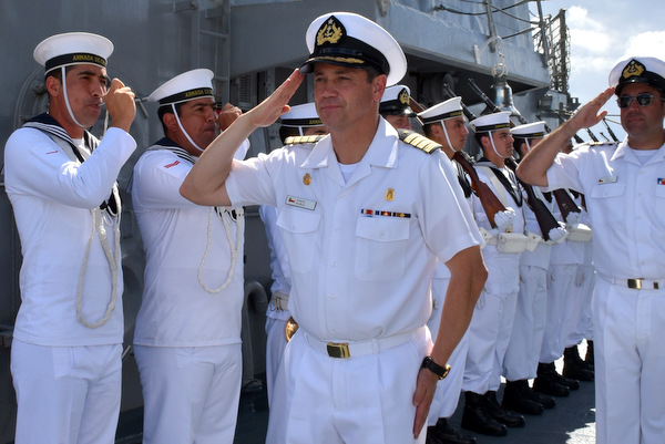 Le Capitaine de vaisseau Daniel Munoz Miranda, Commandant du navire « Almirante Lynch »