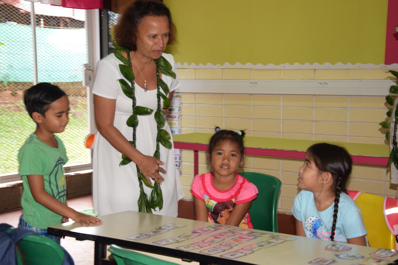 La ministre a démarré ses visites à l'école primaire de Vaiaha.