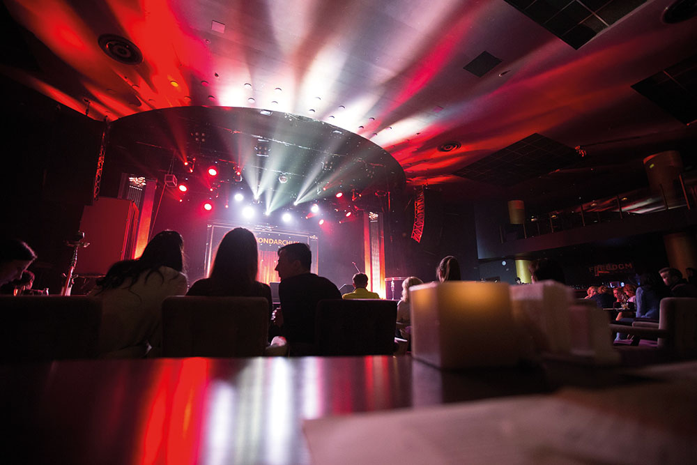 Nord: exclu d'une discothèque, il percute et blesse un vigile et des clients