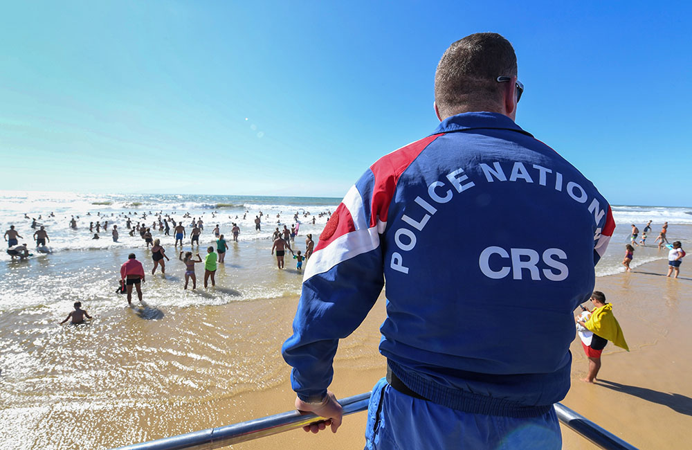 La fin des CRS sur les plages ? Inquiétudes sur le littoral français