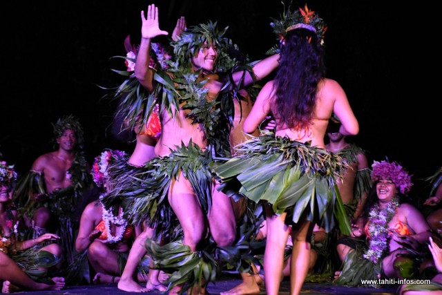 La troupe "Tiare no Beachcomber" a présenté son spectacle, vendredi soir.