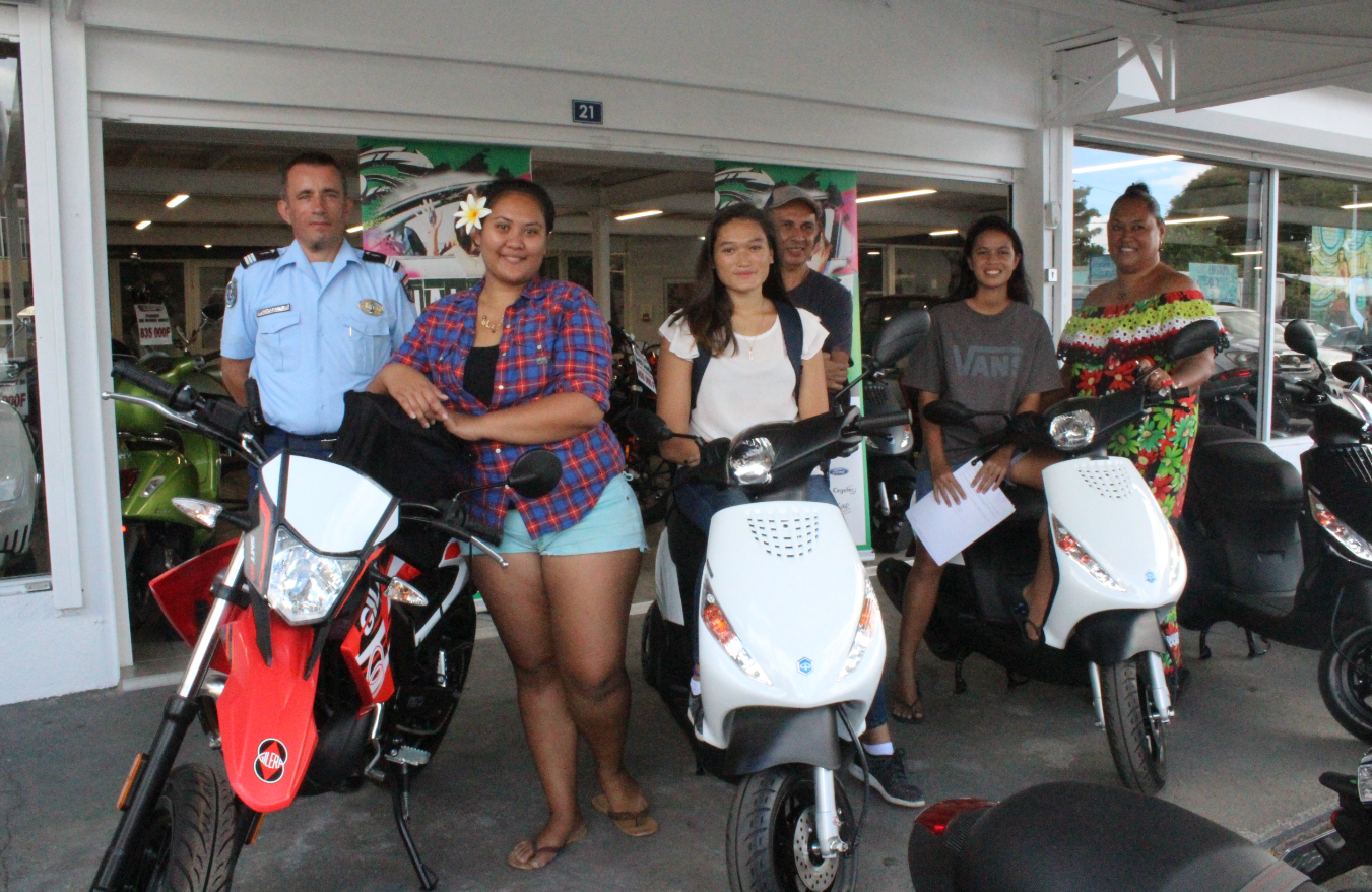 Tuuhia Kaleanui, Turina Etinea et Harehoe Hanihere sont reparties au volant de leurs nouveaux engins.