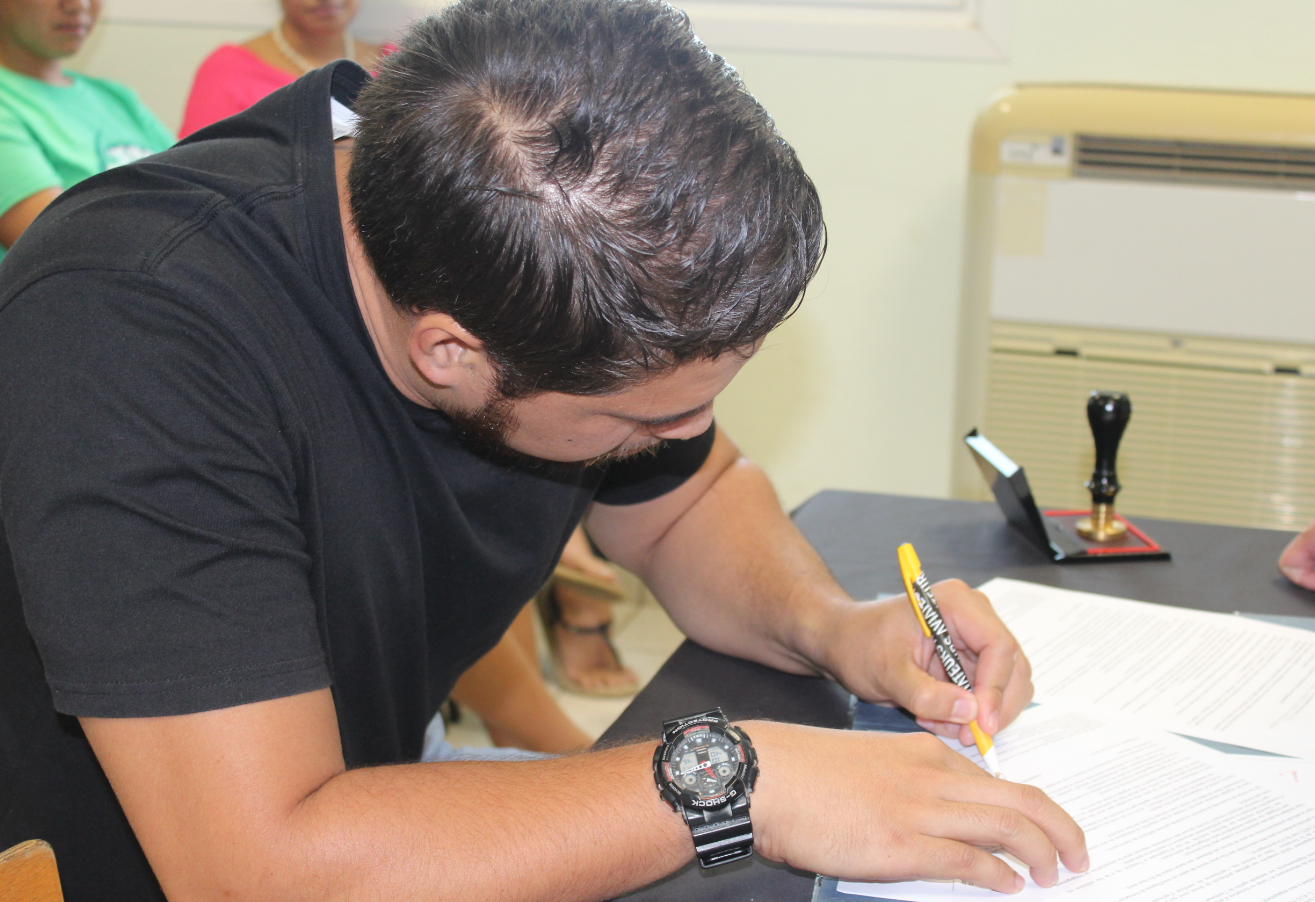 Henri signe pour quatre ans.