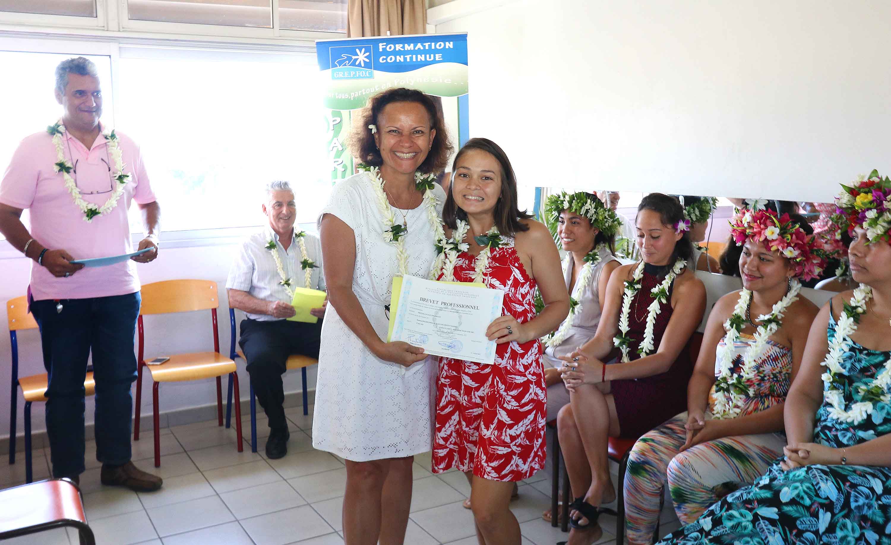 Remise de diplômes à 9 nouveaux préparateurs en pharmacie