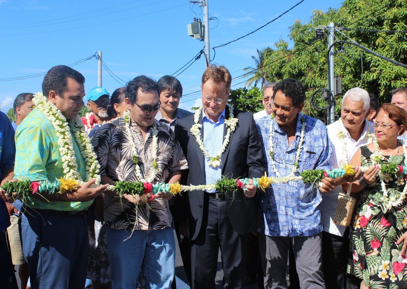 C'est Tuterai Tumahai, le fils aîné de Rony Tumahai, qui a coupé le ruban.