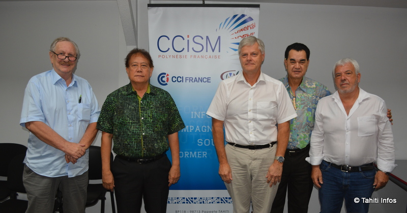 Gérard Kochersperger (vice-président de l'IEDT), Clet Wong (vice-président de la CCISM), Jacques Mérot (président de l'APC), Stéphane Chin Loy (président de la CCISM) et Patrick Bagur (président du Medef).