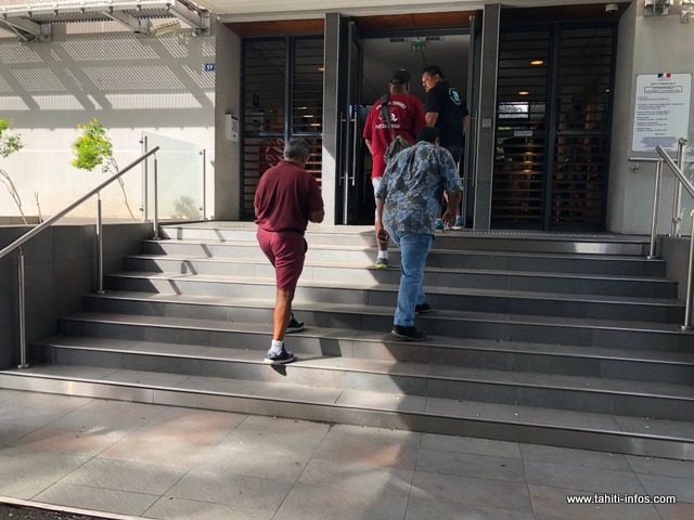 Mahinui Temarii de RTP-ARO nō Pōrīnetia et ses acolytes ont rencontré le haut-commissaire, René Bidal, vendredi après-midi.