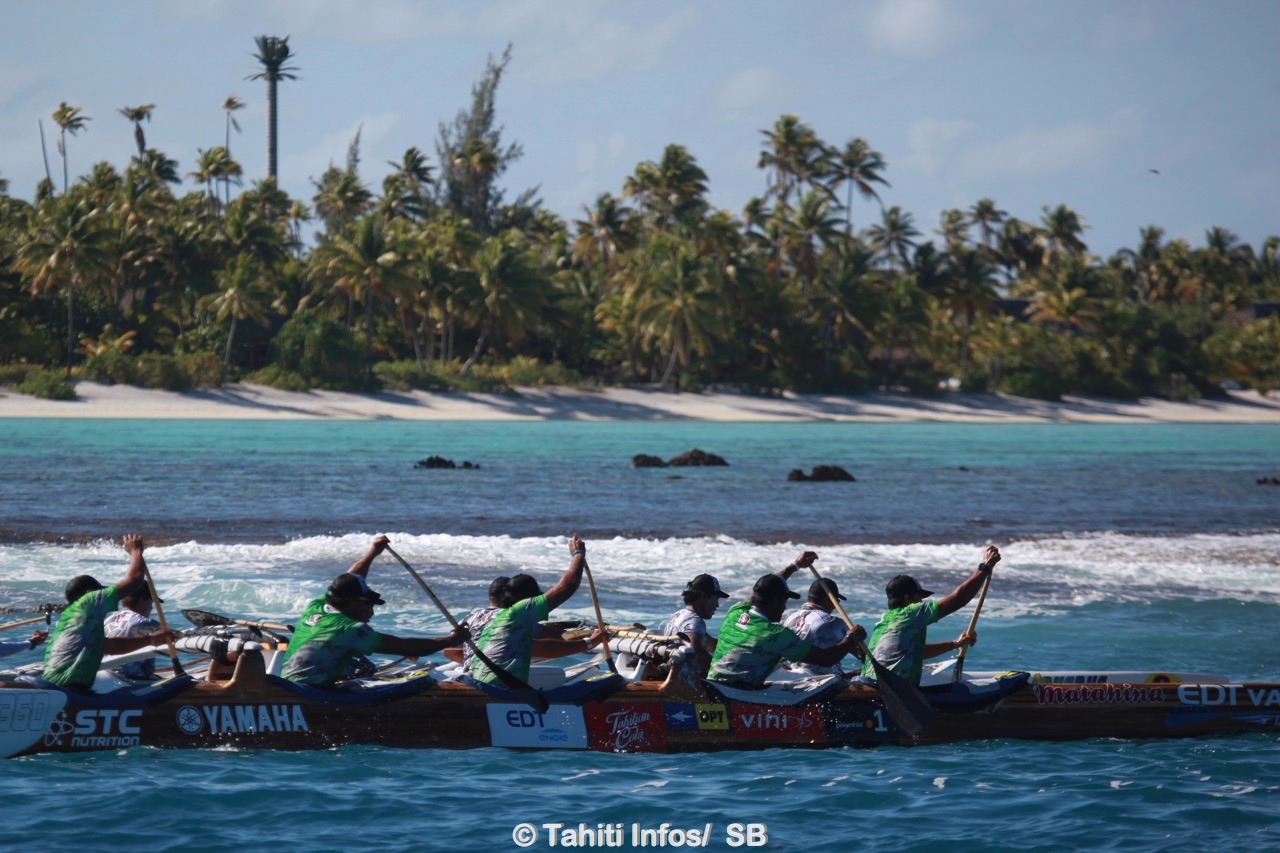 Les pirogues ont longé l'éco-resort de luxe le Brando