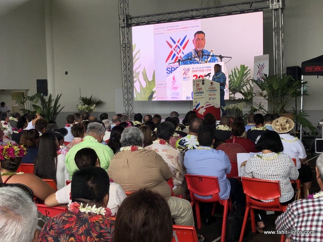 "On entend parler de "démission", de "crise des vocations". Nous le savons, la vie de tavana n'est pas de tout repos. Être élu, c'est 24h sur 24, 7 jours sur 7", déclare Cyril Tetuanui, président du Syndicat pour la promotion des communes.