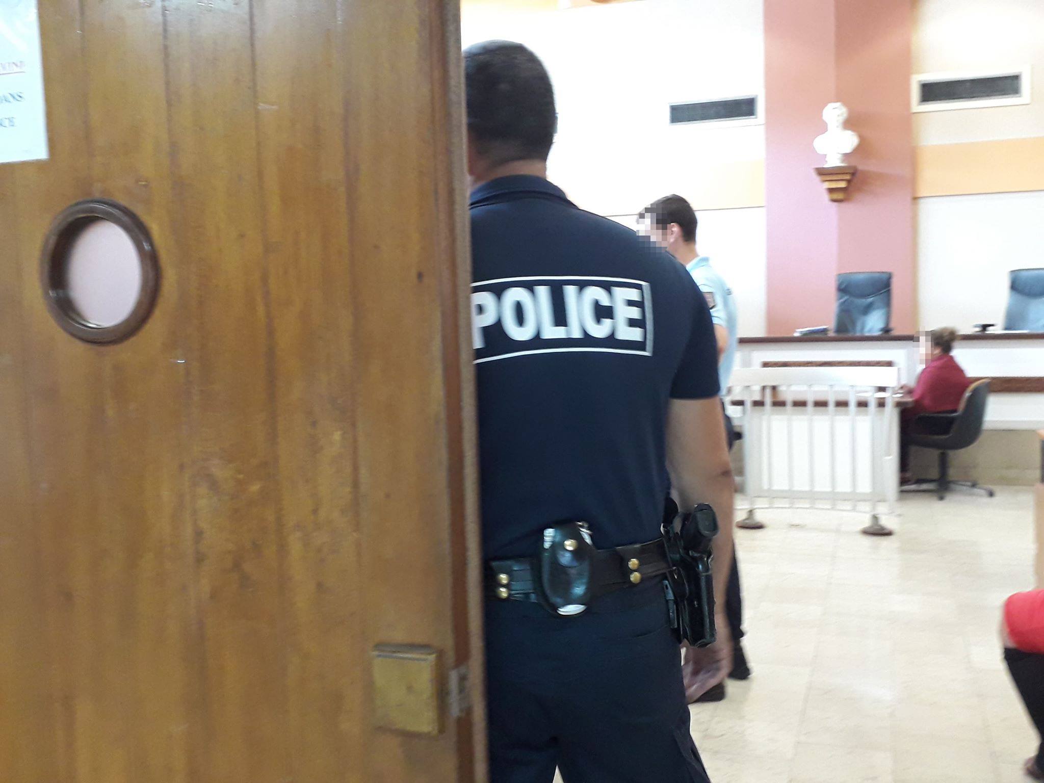 Prison ferme pour avoir frappé sa femme enceinte de 6 mois