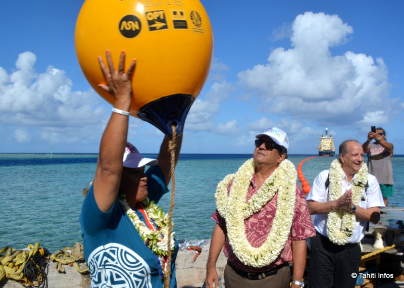 Teapehu Teahe, maire de Takaroa, était folle de joie lors de l'atterrage de Natitua sur son atoll. Comme tous les habitants de l'île, elle espère que l'accès au haut débit va accélérer le développement de l'île et inverser son rapide déclin démographique. Selon le Président Édouard Fritch, bien d'autres investissements sont prévus pour les Tuamotu.