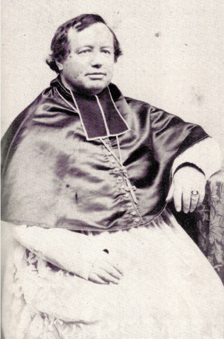 Tepano Jaussen, évêque d’Axiéri et premier vicaire apostolique de Tahiti (de 1848 à 1884) donna son feu vert au retour d’Eugène Eyraud à l’île de Pâques en 1866.
