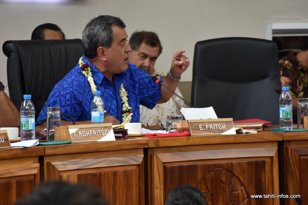 Le président Edouard Fritch, vendredi matin à Tarahoi, lors de l'examen du projet de loi réformant le système polynésien de retraites par répartition.