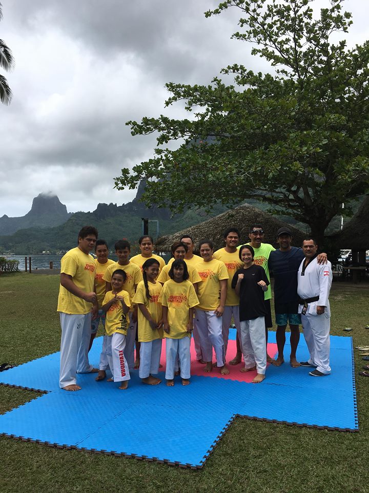 Les entrainements de Eimeo Nui Taekwondo Club se déroulent  chaque lundi, mardi et vendredi soir dans le préau de l’école primaire de Paopao