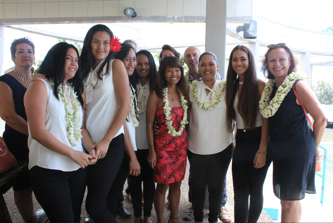 Les participantes félicitées par la ministre de l'Education, Christelle Lehartel.