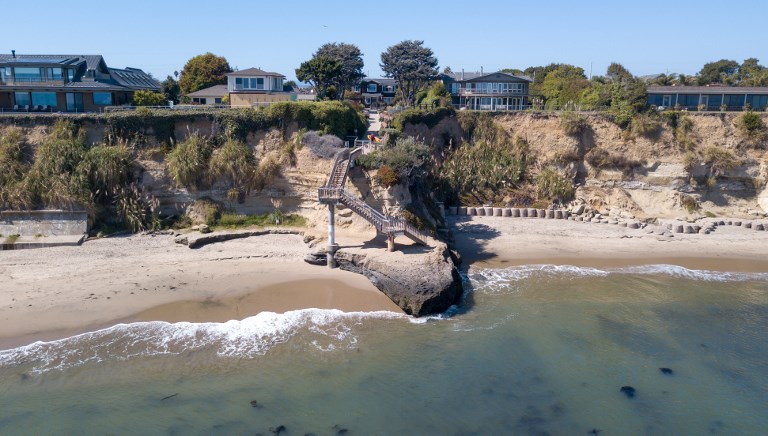 En Californie, la plage appartient à tout le monde, mais un peu plus aux riches