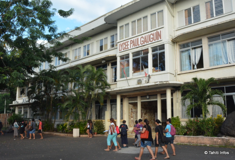 Hier soir, plus d'une centaine de parents inquiets a pu poser des questions aux responsables sanitaires et aux médecins, qui les ont rassurés. La tuberculose se dépiste et se soigne, il faut juste suivre la procédure pour arrêter la chaine de transmission de la bactérie.