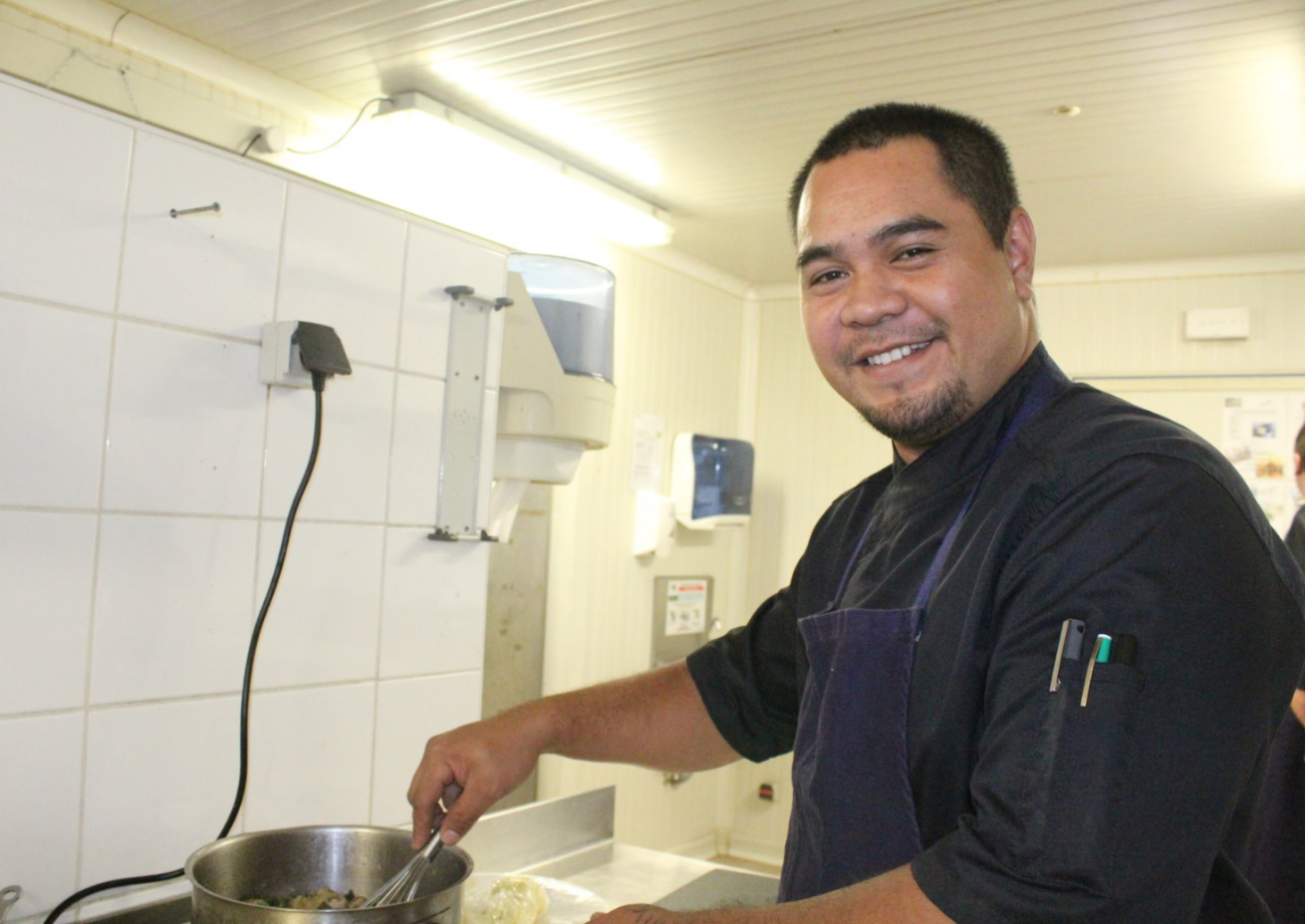 Puarani Vahaputona est originaire de Hiva Oa.