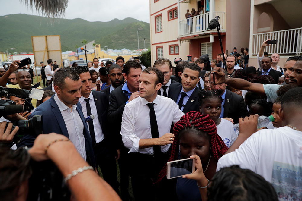 "L'Etat est là": Macron s'efforce de rassurer Saint-Martin, un an après Irma