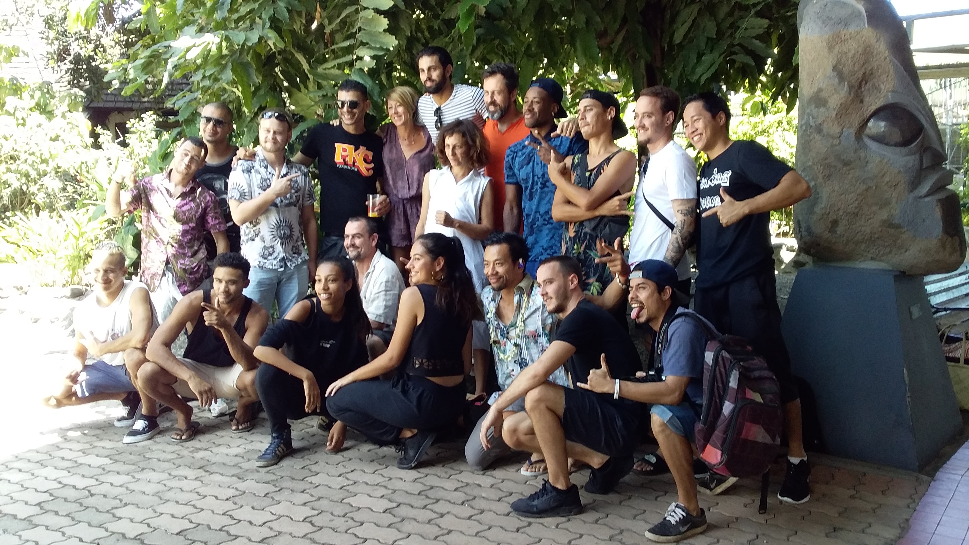 Les dix danseurs de Pockemon Crew iront à la rencontre des danseurs locaux et des jeunes des quartiers prioritaires.