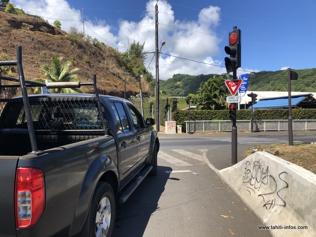 Les feux tricolores à Mahina ont repris du service, le 24 septembre dernier, à la demande du ministre de l'Equipement.