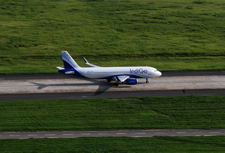 Un avion d'Air India percute un mur au décollage, mais poursuit son vol