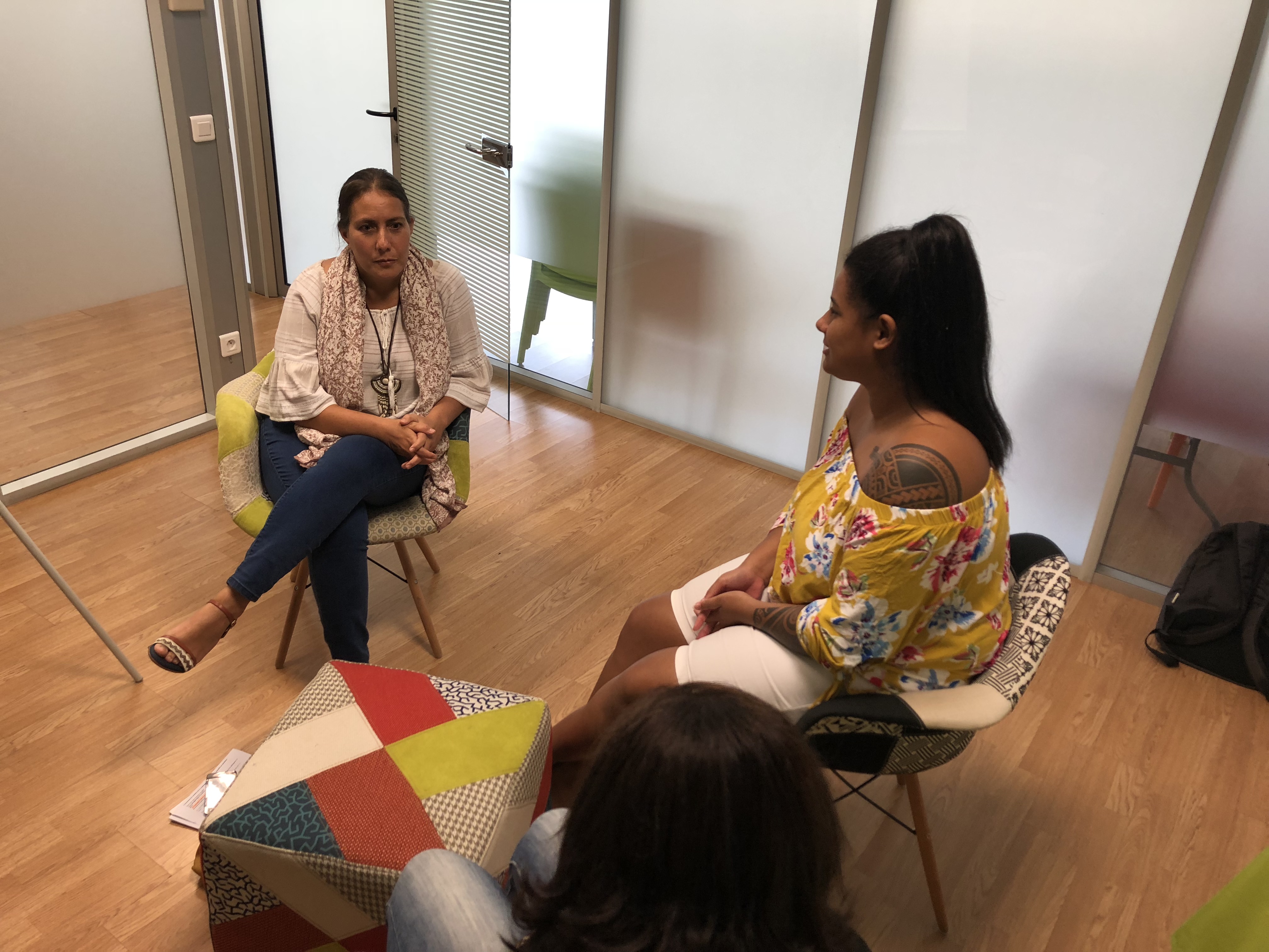 "Au cours de ces rencontres, chaque participant va pouvoir s’exprimer sur ses émotions, ses ressentis et sur les répercussions de l’infraction subie ou commise", a indiqué Herenui Cave-Germain, médiatrice pour l'APAJ.