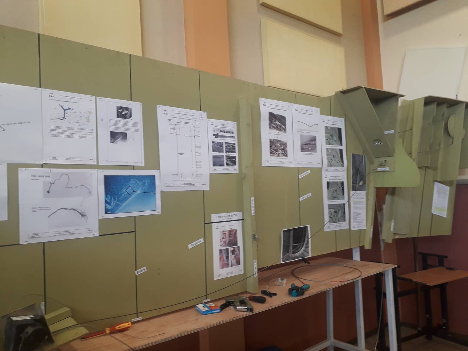 :La maquette présentée au tribunal ce mercredi par la défense.