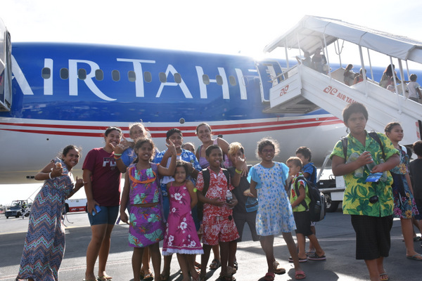 Ces enfants ont ainsi profité d'un vol d'une heure entre Tahiti et Bora Bora.