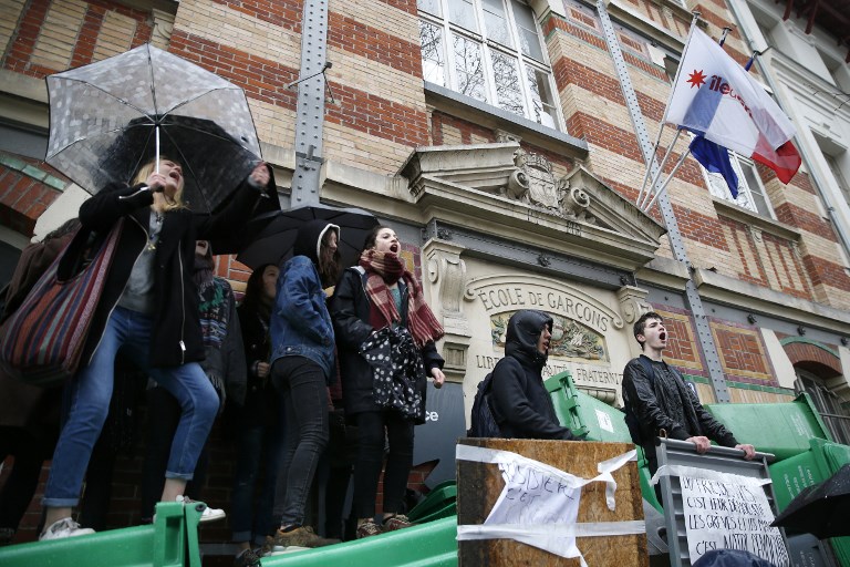 En banlieue parisienne, un lycée "symbole" de la lutte contre l'amiante à l'école