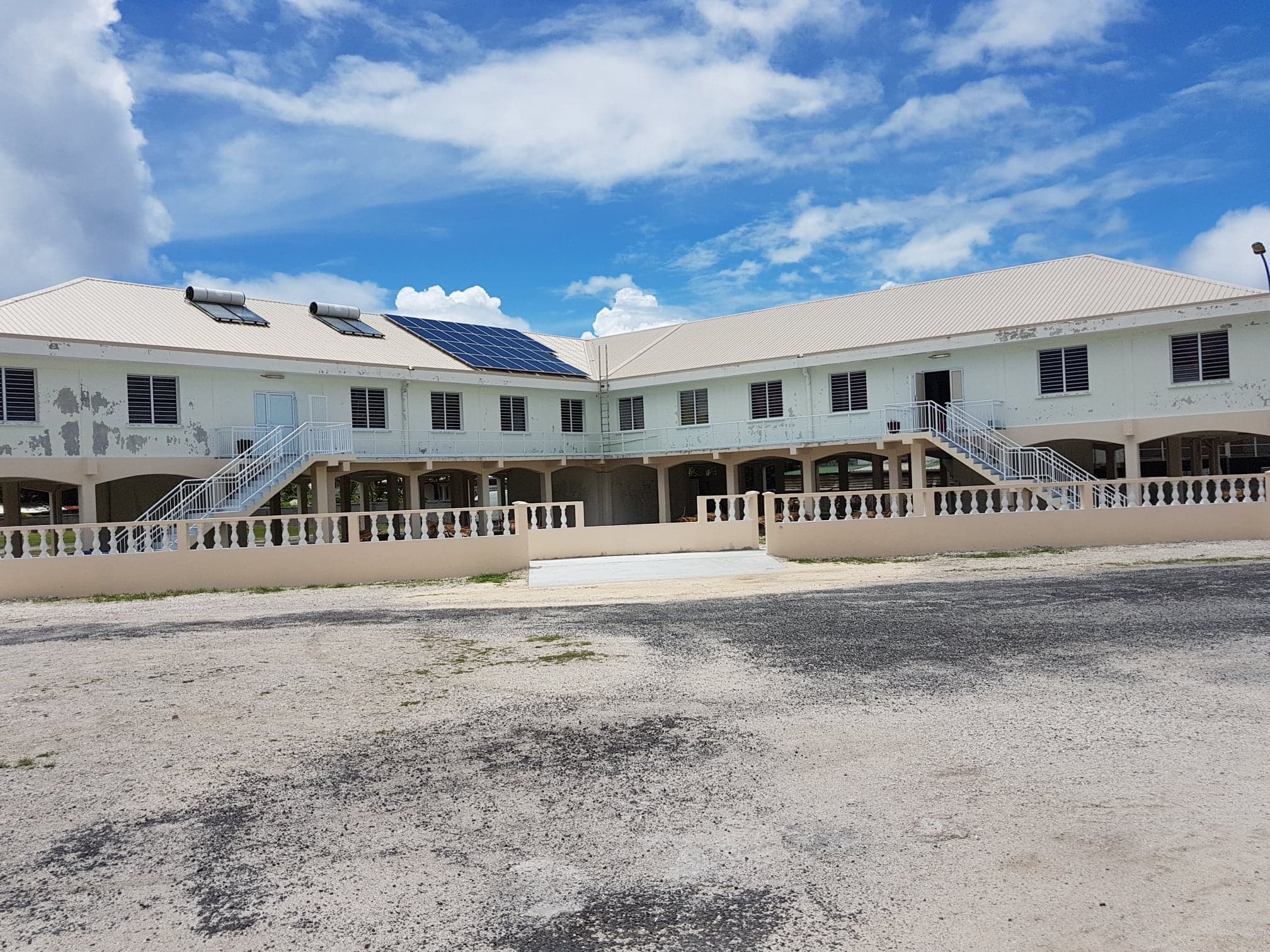 Seuls trois infirmiers et un dentiste sont basés en permanence à Hao. Le médecin s'y rend une fois par mois.