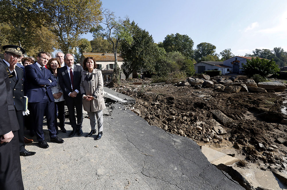 "On va faire vite", promet Macron aux sinistrés de l'Aude