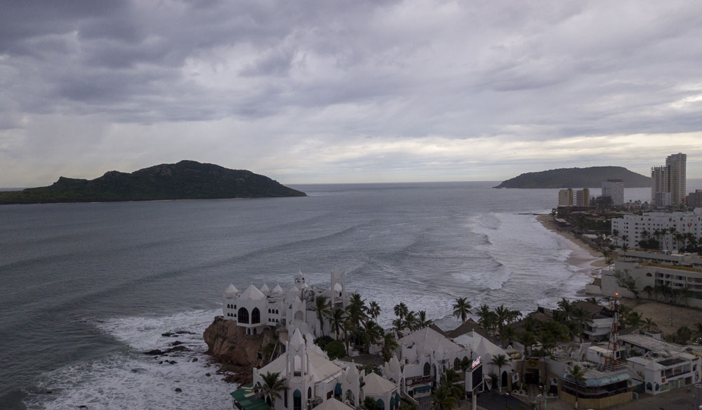 L'ouragan Willa, rétrogradé en catégorie 4, s'approche du Mexique