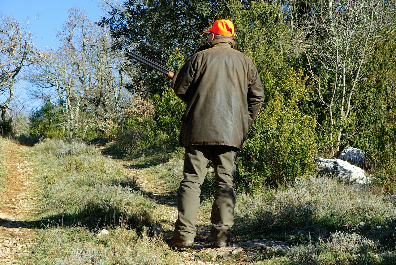 Vététiste tué par un chasseur: la chasse interdite dans la zone du drame