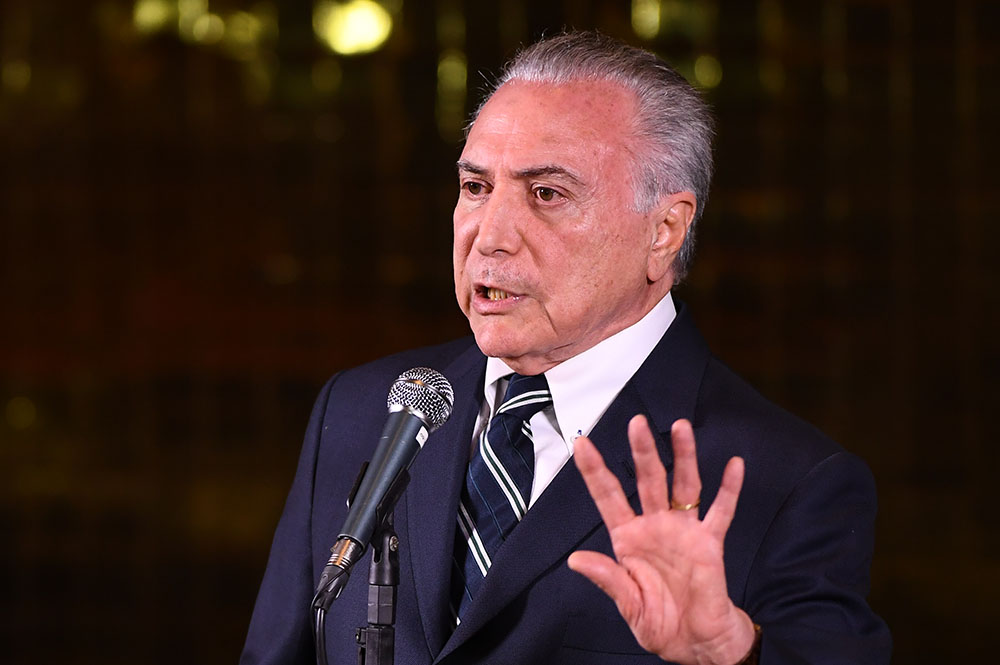 Bolsonaro élu, plongée dans l'inconnue pour le Brésil