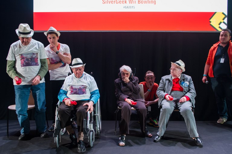 Monique et Claudine, championnes de bowling sur Wii: quand le jeu vidéo s'invite chez les seniors