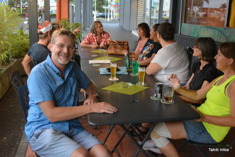 Raymond Hinz (à gauche), président de l'association "Amis de l'Alsace en Polynésie", entouré des premiers membres de l'amicale créée lundi soir.