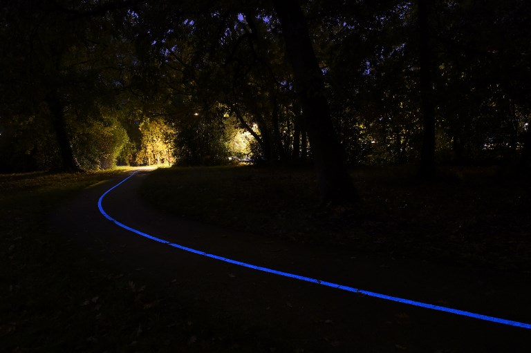 Gironde: une piste cyclable photoluminescente inaugurée à Pessac