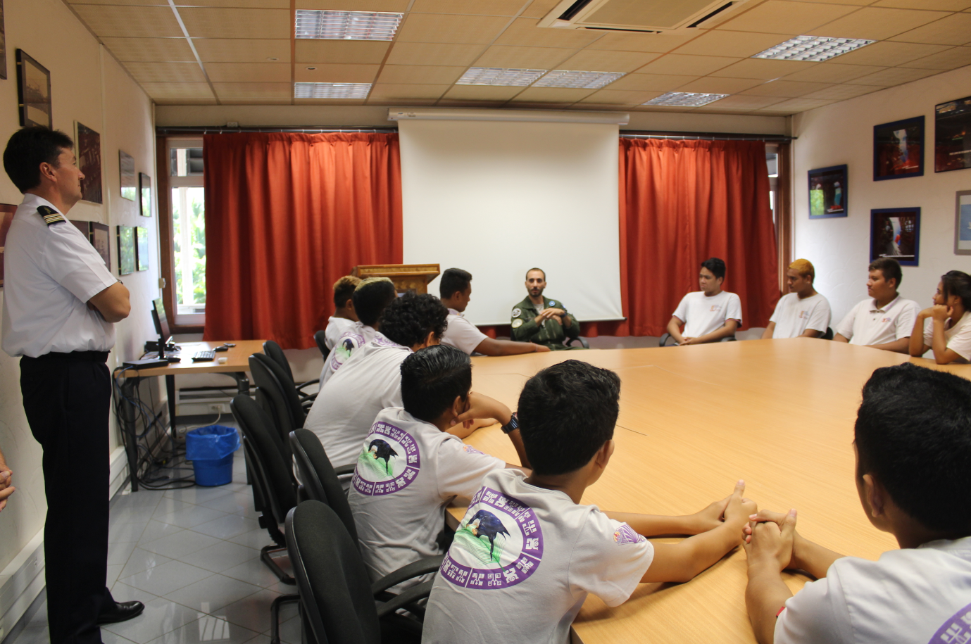 Les collégiens ont échangé avec le Commandant de l'escadron 82 Maine.
