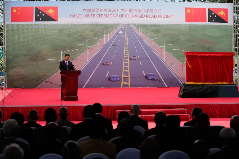 A Port Moresby, Xi inaugure un "Boulevard de l'Indépendance" financé par Pékin