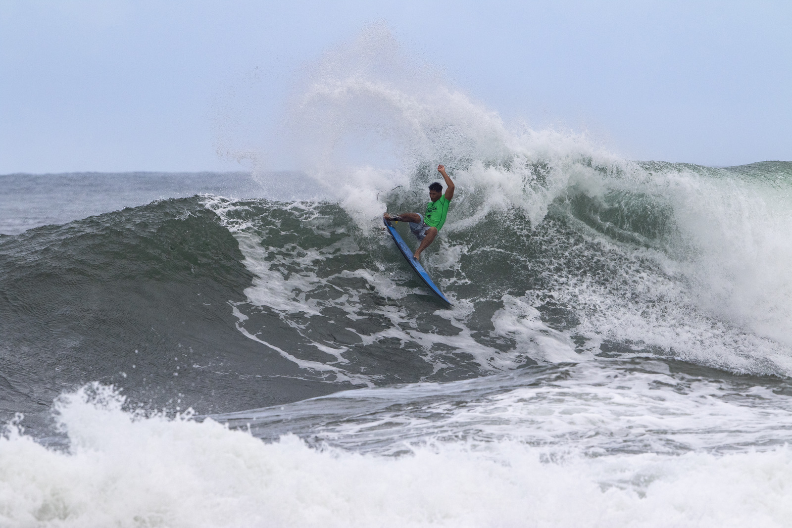 O'Neil Massin, un surfeur très puissant