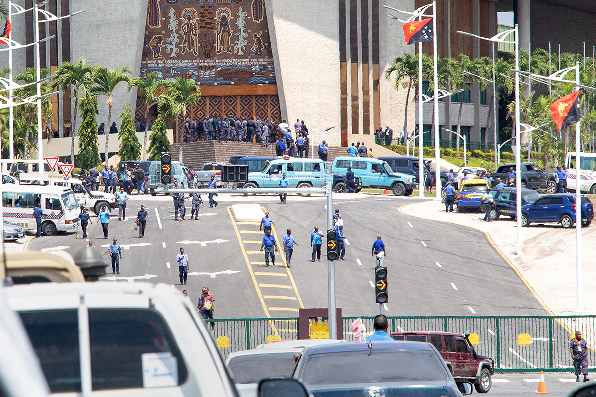 Papouasie: la police au Parlement pour réclamer des primes Apec impayées