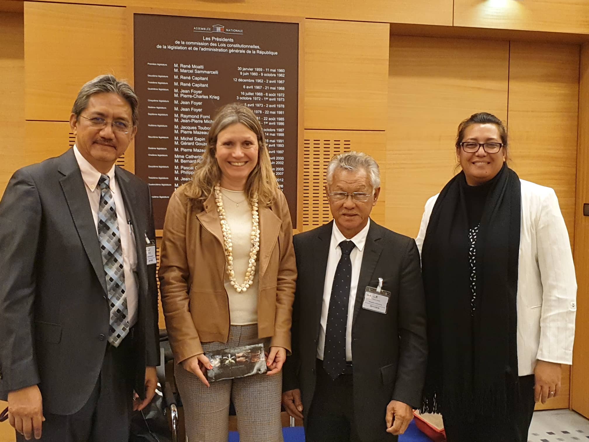 La délégation de l'assemblée débute ses rencontres à Paris