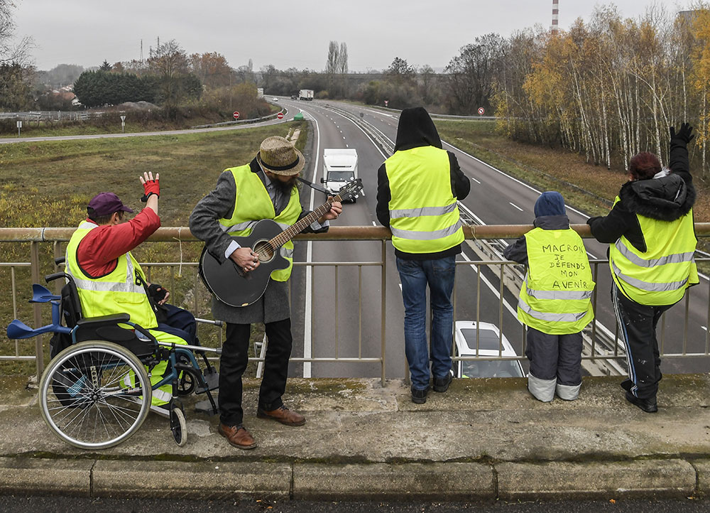 Mobilisation en recul pour la cinquième journée des "gilets jaunes"