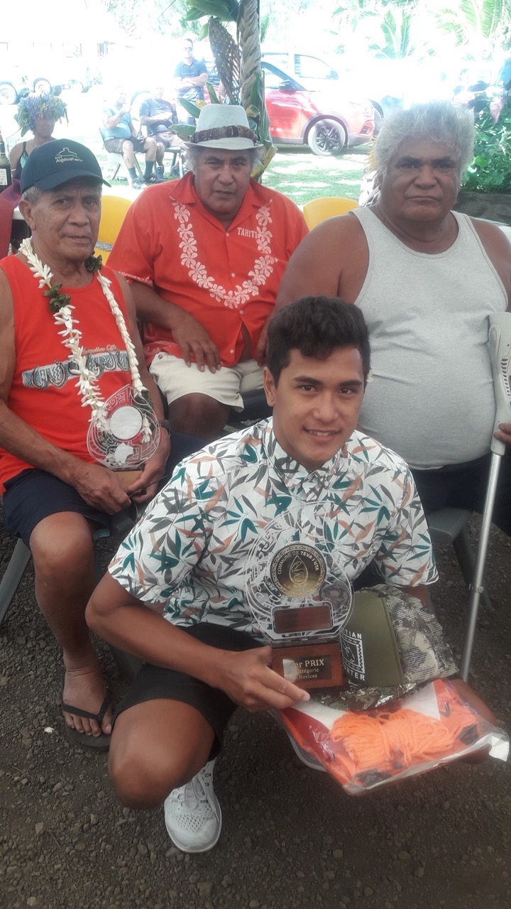 Rowan Taurei champion novice 2018 au milieu des anciens champions